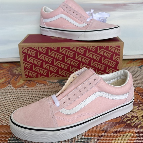 Vans WMNS Old Skool
Blushing/True White
VN0A4BV5TC3
Sneakers - Picture 2 of 16